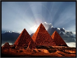 Słońce, Piramidy, Chmury