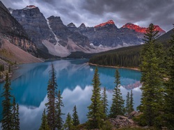 Chmury, Las, Park Narodowy Banff, Jezioro Moraine, Kanada, Odbicie, Góry, Drzewa