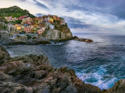 Morze, Liguria, Domy, Miejscowość Manarola, Gmina Riomaggiore, Włochy, Wybrzeże